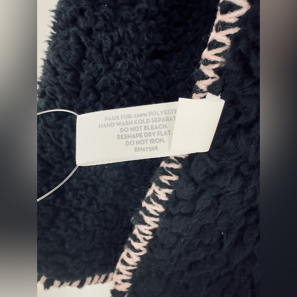 Jenni Solid Sherpa Super Soft Rectangular Scarf Black with Pink Stitching NWT - Picture 5 of 5